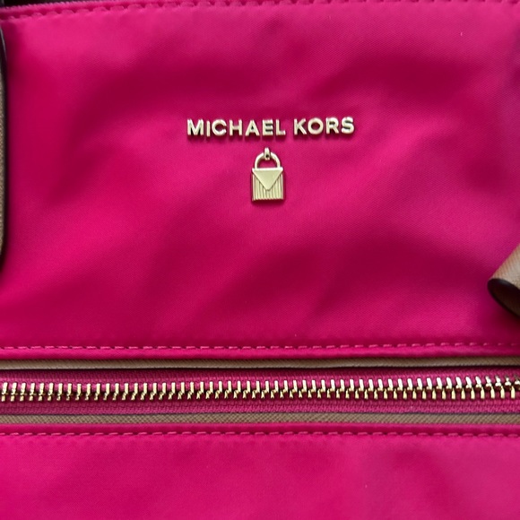 Michael Kors Kelsey Tote in the hottest color of the year! - Picture 2 of 8